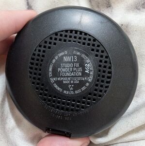 MAC Studio Fix Powder Plus Foundation Shade NW13
